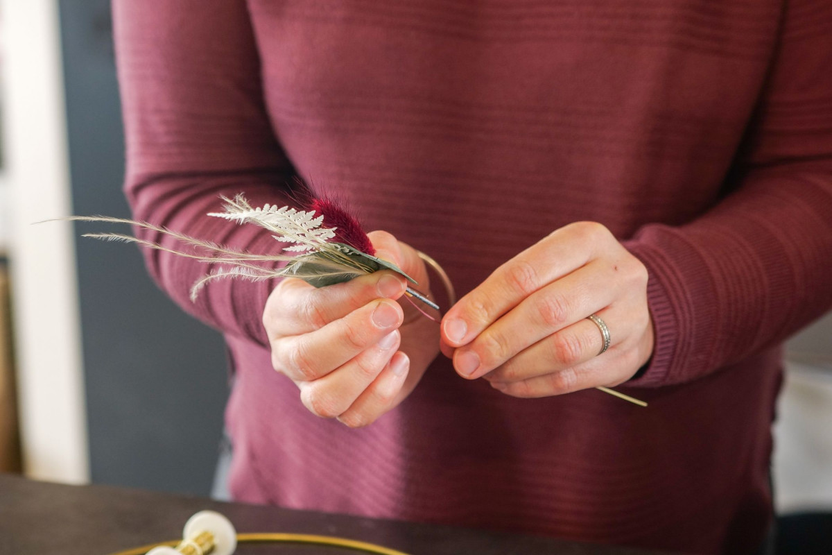 Wecandoo - Réaliser votre composition de fleurs séchées sous cloche - Image n°4