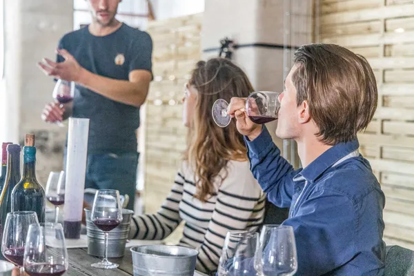 Wecandoo - Visitez un chai urbain et dégustez du vin en groupe