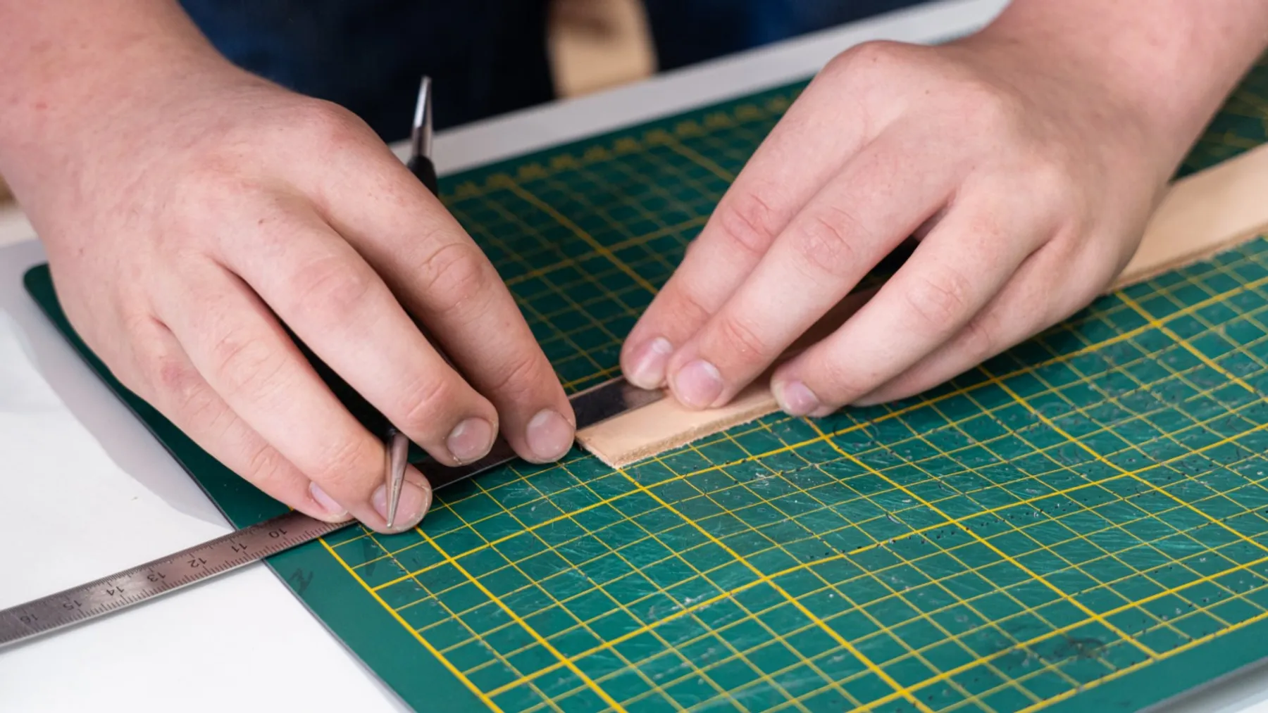 Réalisez votre ceinture en cuir repoussé sur une journée - Image n°3 - Wecandoo