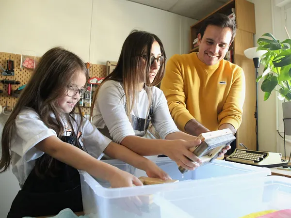 Fabriquez du papier en duo avec votre enfant - Image n°2 - Wecandoo