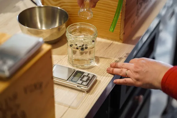 Distillez votre gin - Image n°3 - Wecandoo