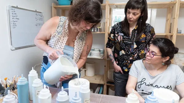 Créez votre vaisselle colorée en porcelaine coulée - Image n°4 - Wecandoo