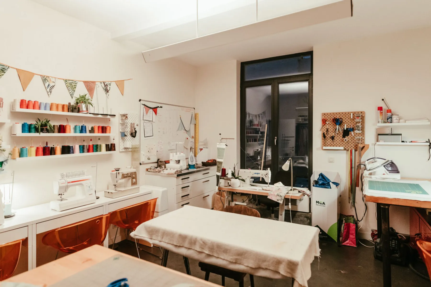 Progress in sewing and create your own upcycled  shoulder bag - Image n°1 - Wecandoo