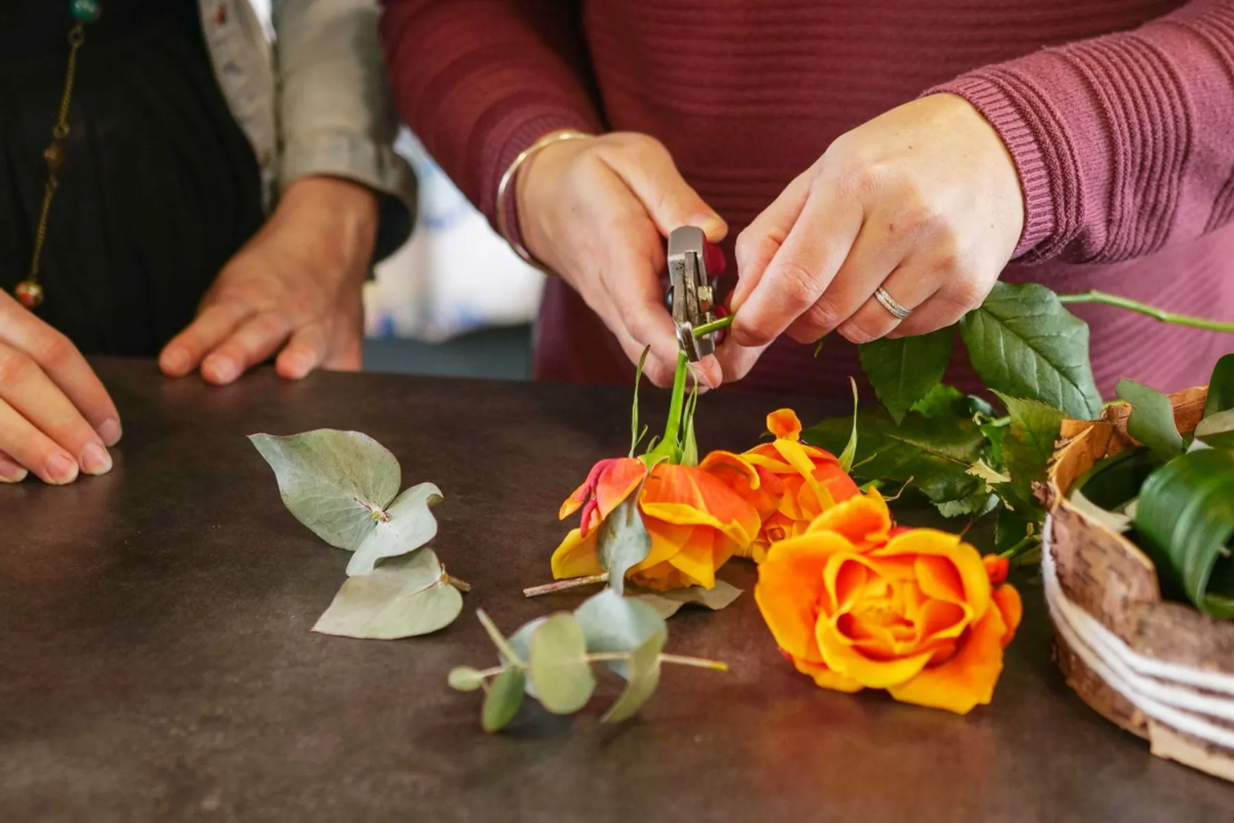 Réalisez votre composition de fleurs fraîches de saison - Image n°3 - Wecandoo