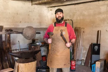 Charly: Artisan Forgeron in Aube (10)