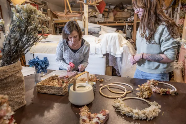 Réalisez votre initiale en fleurs séchées - Image n°2 - Wecandoo