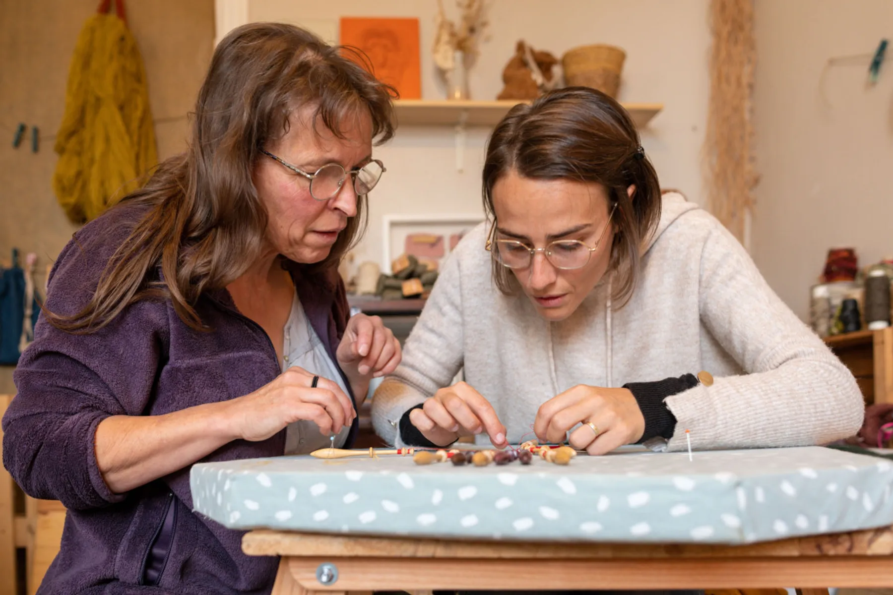 Perfectionnez-vous à la dentelle aux fuseaux - Image n°4 - Wecandoo
