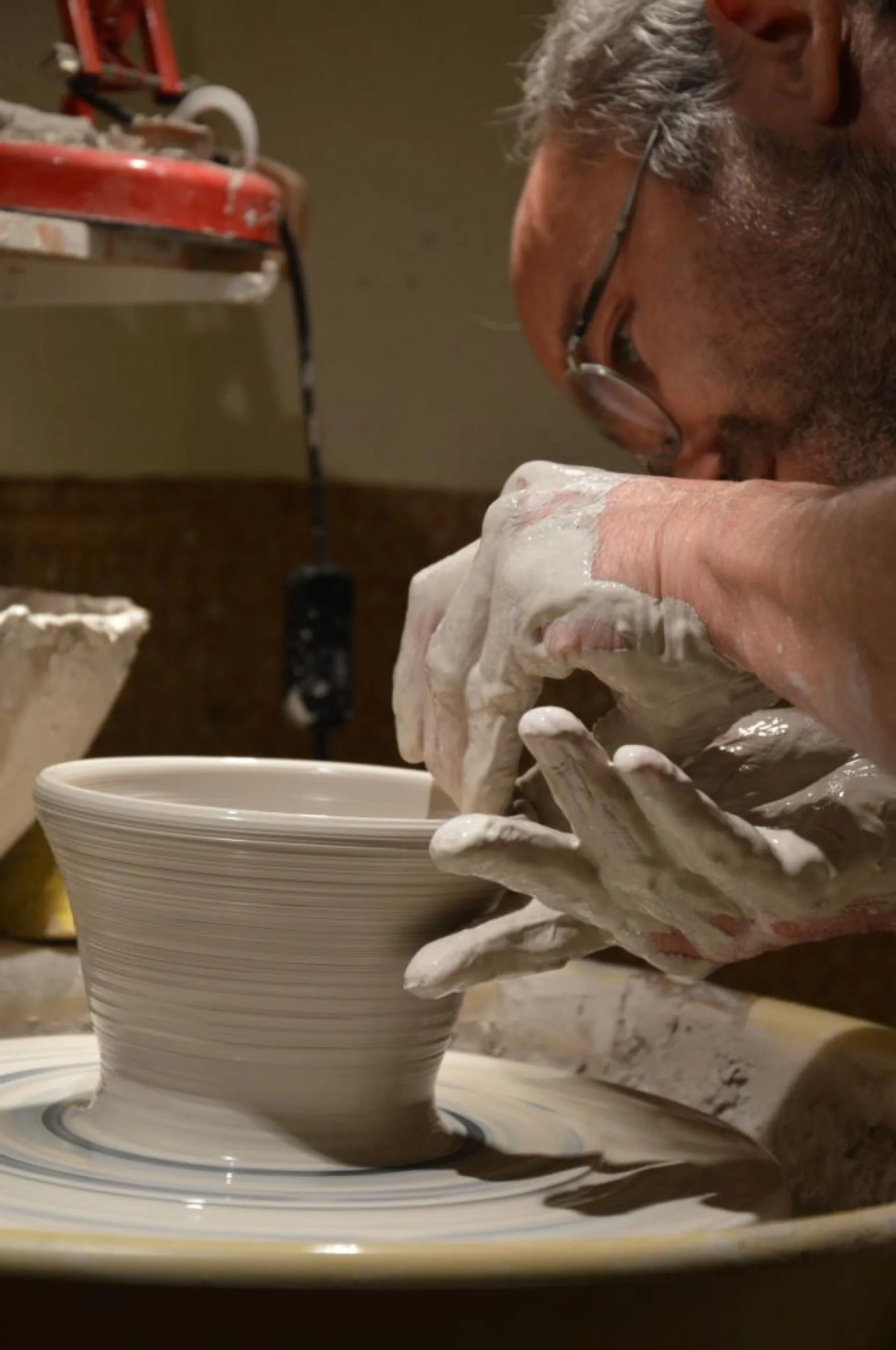 Initiez-vous au tour de potier et fabriquez votre bol avec Stéphane - Image n°4 - Wecandoo