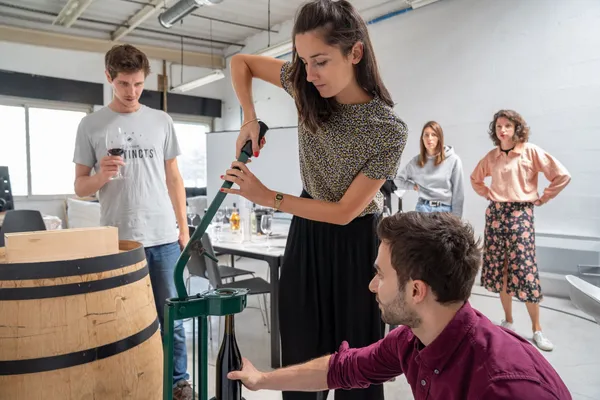 Assemblez votre bouteille de vin rouge - Afbeelding nr. 4 - Wecandoo