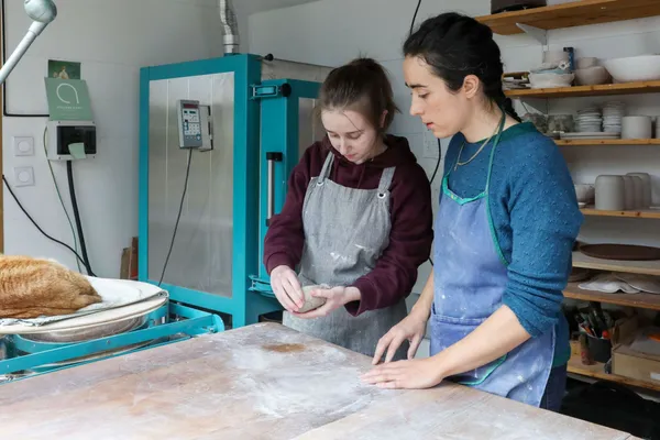 Modelez vos pots de fleurs en céramique - Image n°3 - Wecandoo