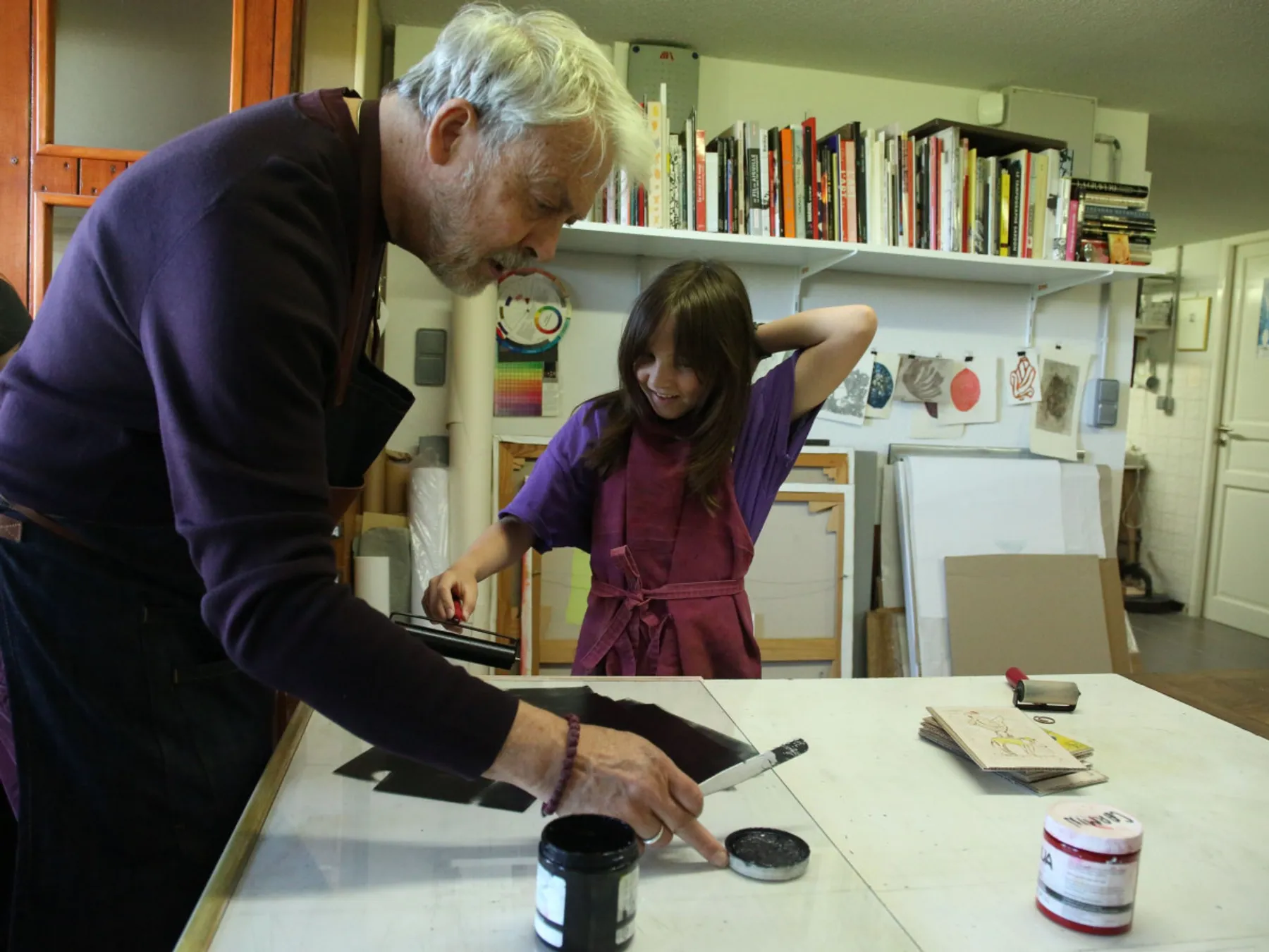 Réalisez vos cartes postales gaufrées en duo avec votre enfant - Image n°3 - Wecandoo