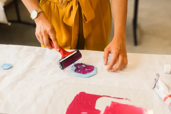 Découvrez l'impression linogravure sur un tote bag - Image n°4 - Wecandoo