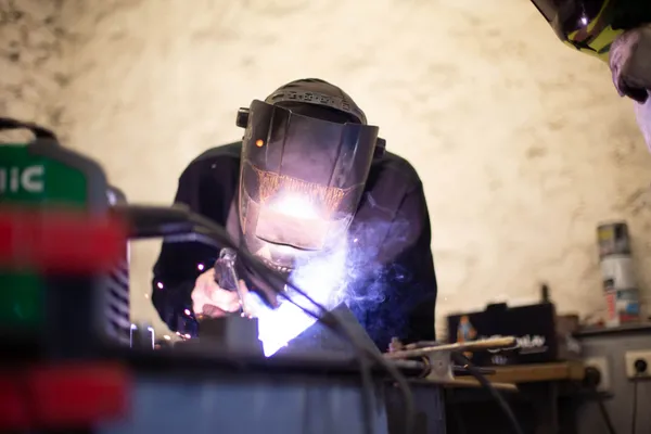 Réalisez votre lampe totem en métal - Image n°3 - Wecandoo