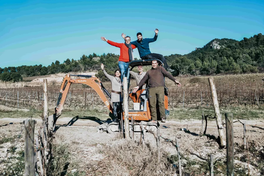 Julien : Vignerons et maĂźtres de Chai Ă Vacqueyras