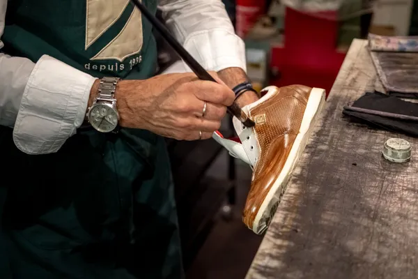 Repartez avec des baskets patinées - Image n°1 - Wecandoo