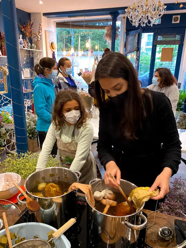 Découvrez la teinture végétale et l'éco-print en duo - Image n°2 - Wecandoo
