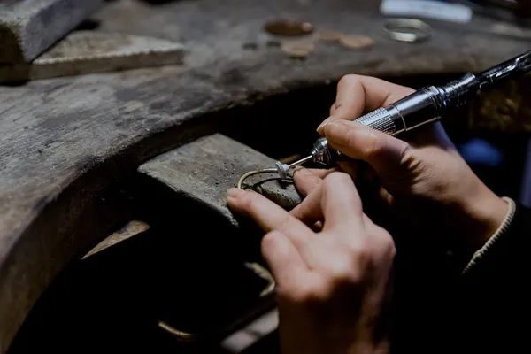 Initiez-vous à la bijouterie et à la céramique en réalisant vos bijoux (2 sessions) - Image n°2 - Wecandoo