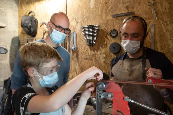 Réalisez votre couteau pliant en duo avec votre enfant - Image n°2 - Wecandoo