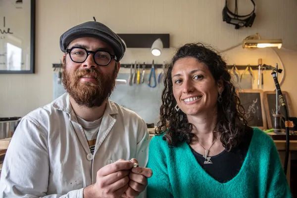 Fabriquez vos boucles d'oreilles uniques en argent - Image n°4 - Wecandoo