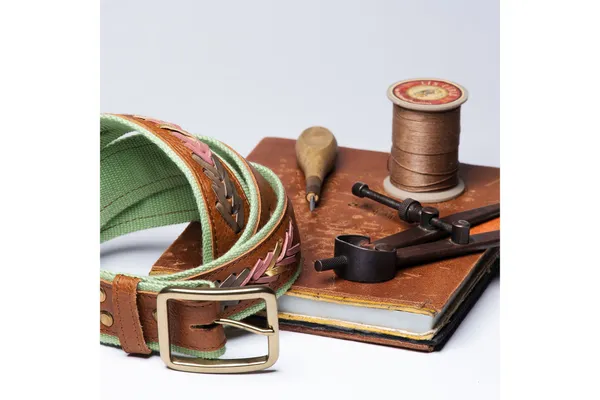 Wecandoo - Créez votre ceinture en cuir tressé