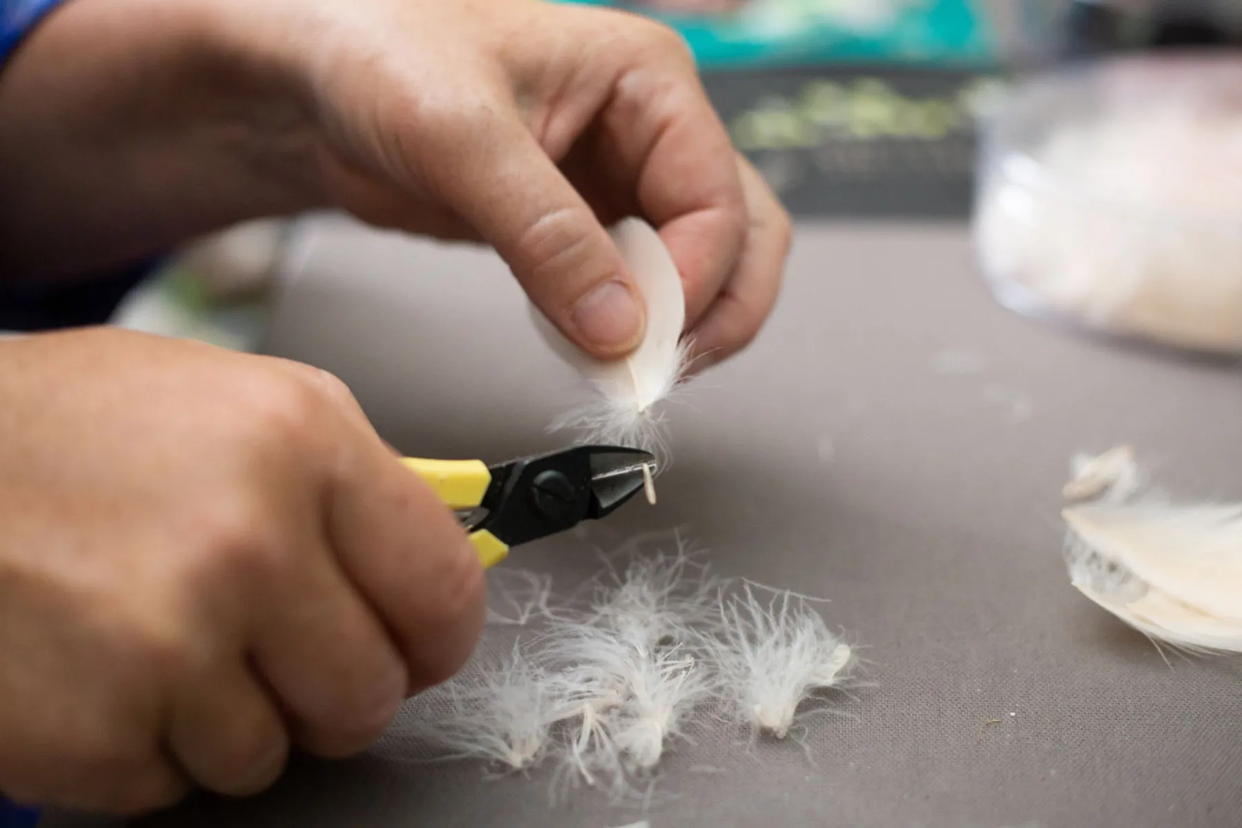 Réalisez votre paire de boucles d'oreilles en plumes - Image n°2 - Wecandoo