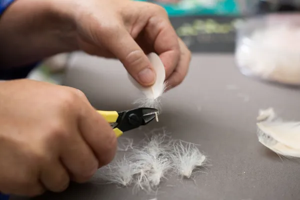 Réalisez votre paire de boucles d'oreilles en plumes - Image n°2 - Wecandoo