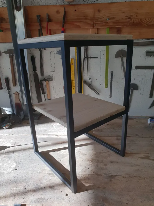 Wecandoo - Créez votre petite table en métal et sur une journée