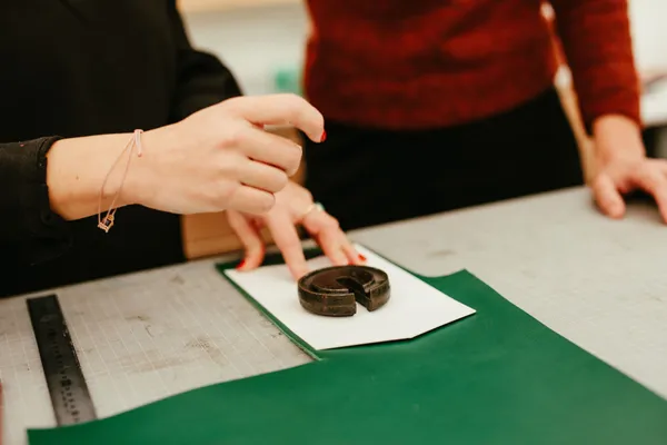 Create your wallet using the saddle stitch - Image n°2 - Wecandoo