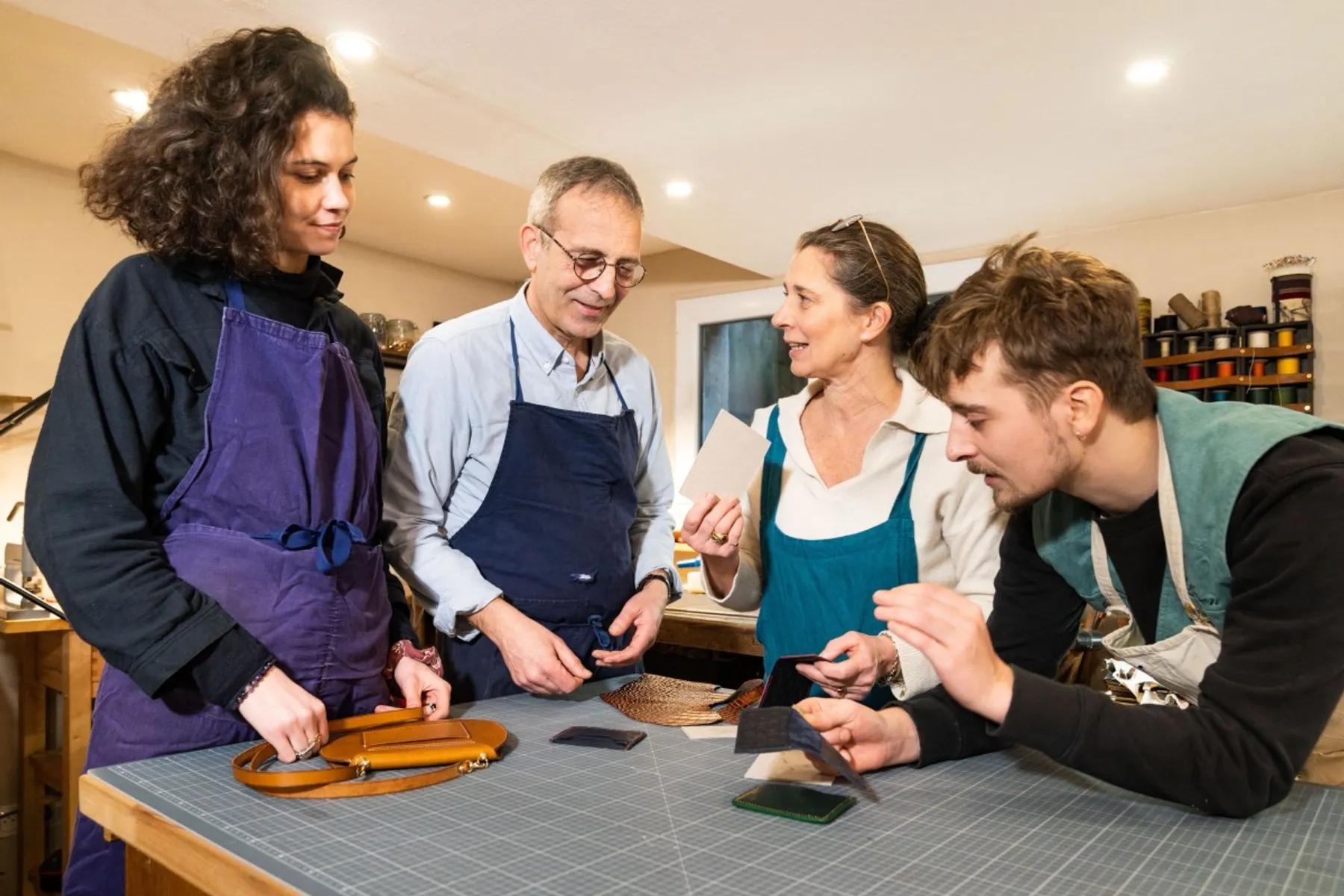 Créez votre sac pochette en cuir avec Mélanie - Image n°3 - Wecandoo