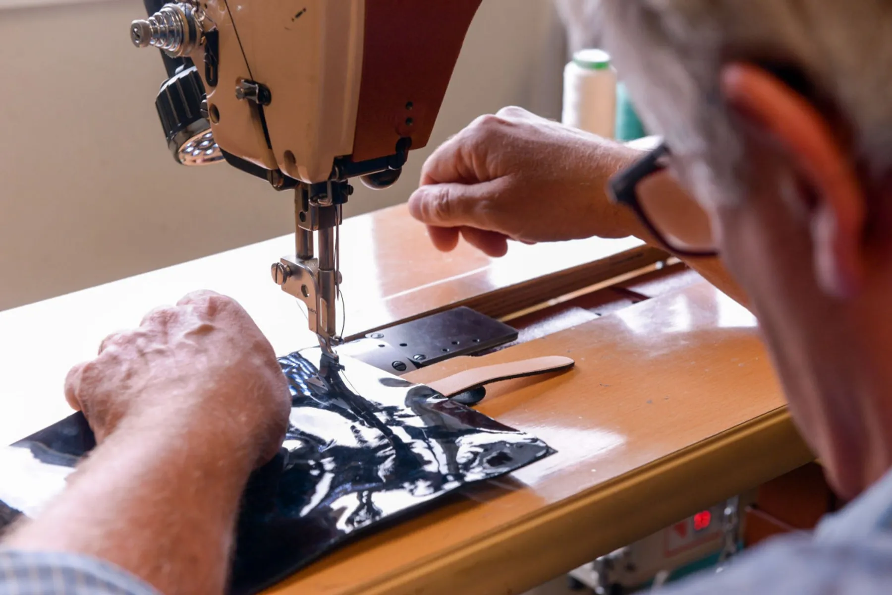 Fabriquez votre couverture de carnet en cuir - Image n°3 - Wecandoo