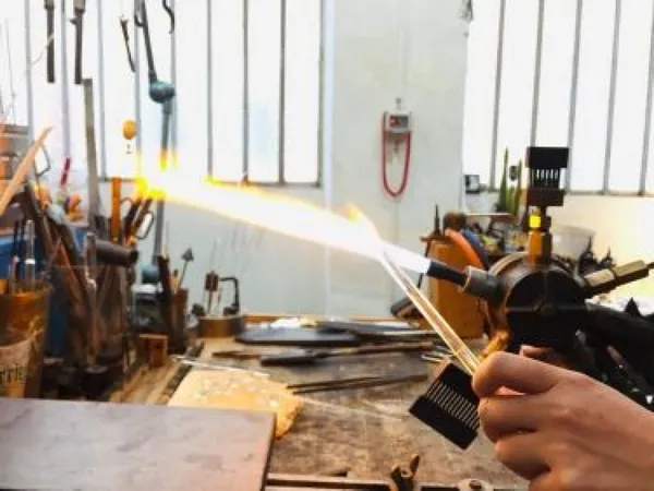 Réalisez vos perles colorées en verre de Murano - Image n°2 - Wecandoo