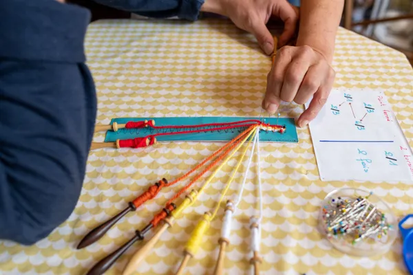 Initiez-vous à la dentelle aux fuseaux - Image n°1 - Wecandoo