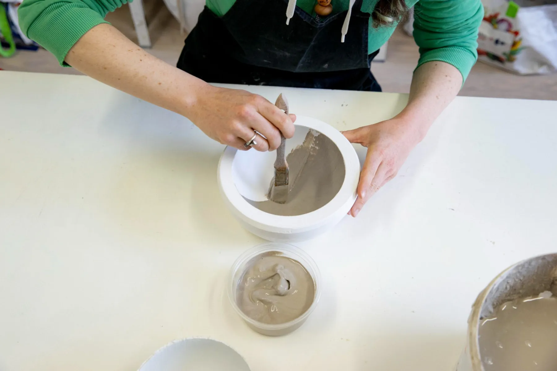 Moulez vos pièces en céramique avec Laura et son équipe - Image n°2 - Wecandoo