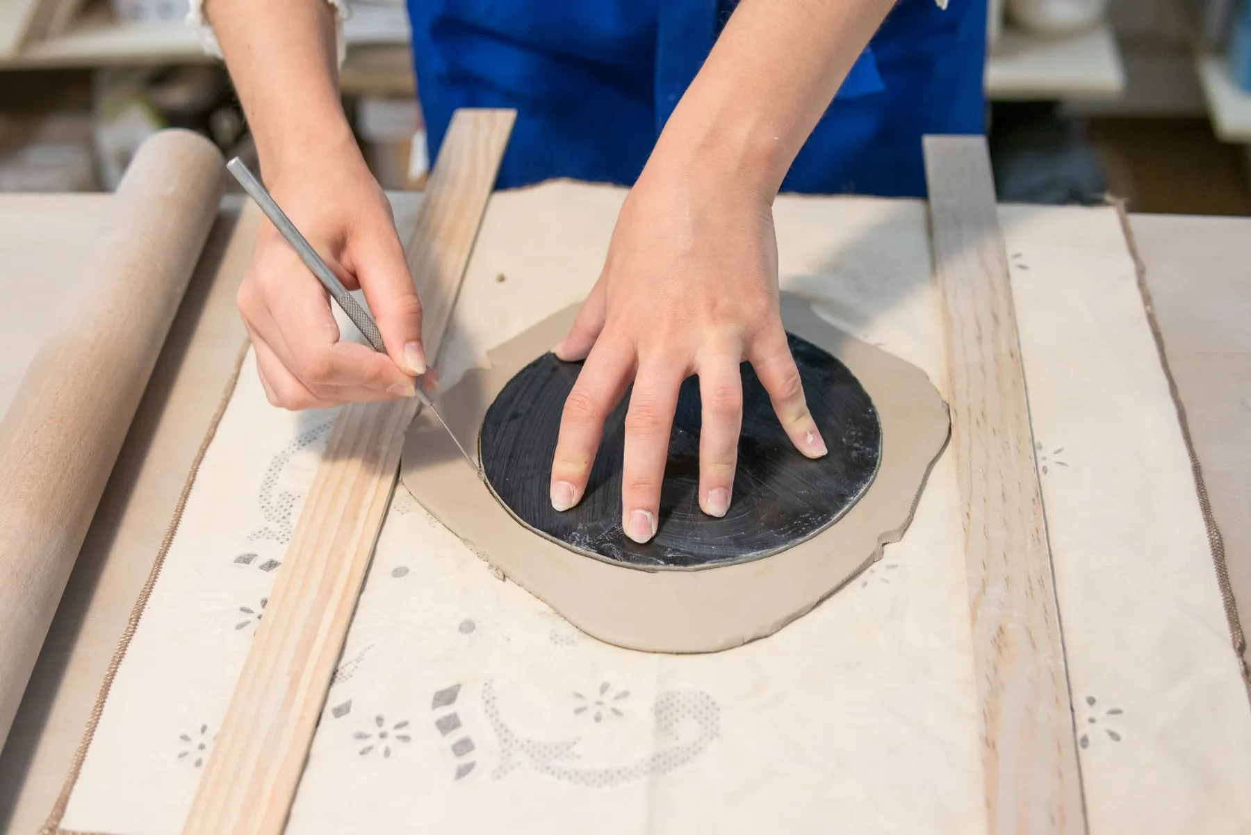 Découvrez l'art du modelage en famille avec Marina - Image n°3 - Wecandoo