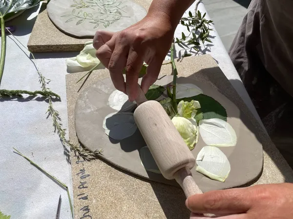 Modelez et décorez votre duo d'assiettes avec Aurore - Image n°3 - Wecandoo