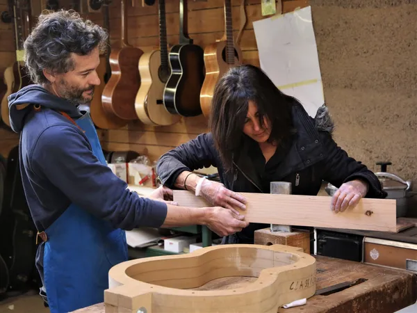 Wecandoo - Découvrez les secrets de fabrication d'une guitare