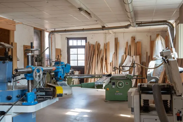 Fabriquez votre tabouret en bois avec les techniques d'assemblage - Image n°1 - Wecandoo