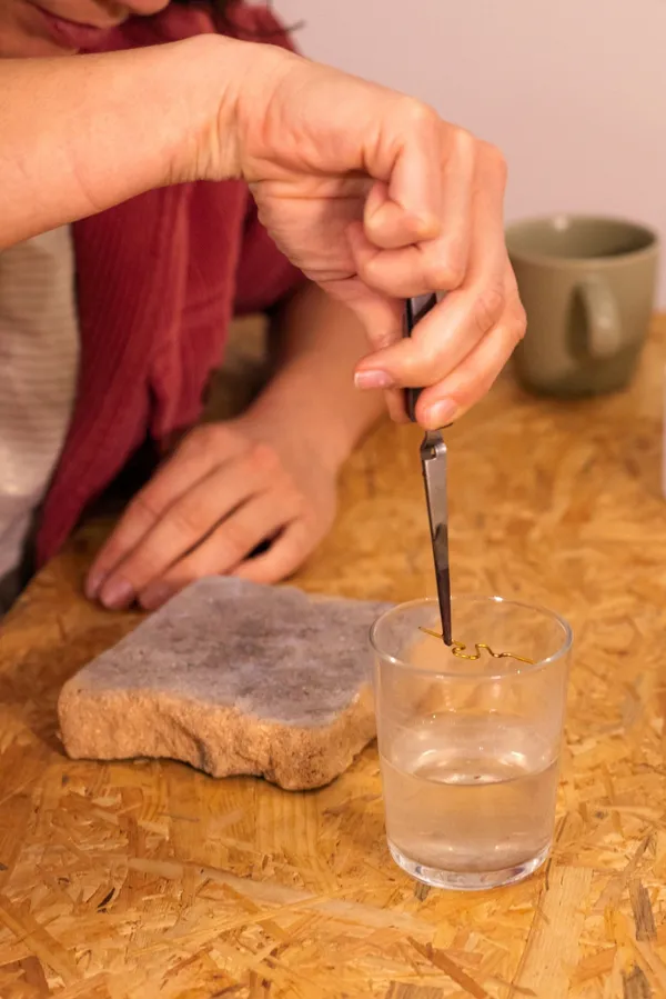 Créez vos boucles d'oreille en laiton plaquées or - Image n°3 - Wecandoo