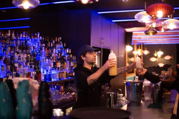 Surprenez votre équipe dans une initiation à la mixologie, réalisez des cocktails uniques et dégustez-les avec du saumon - Afbeelding nr. 3 - Wecandoo