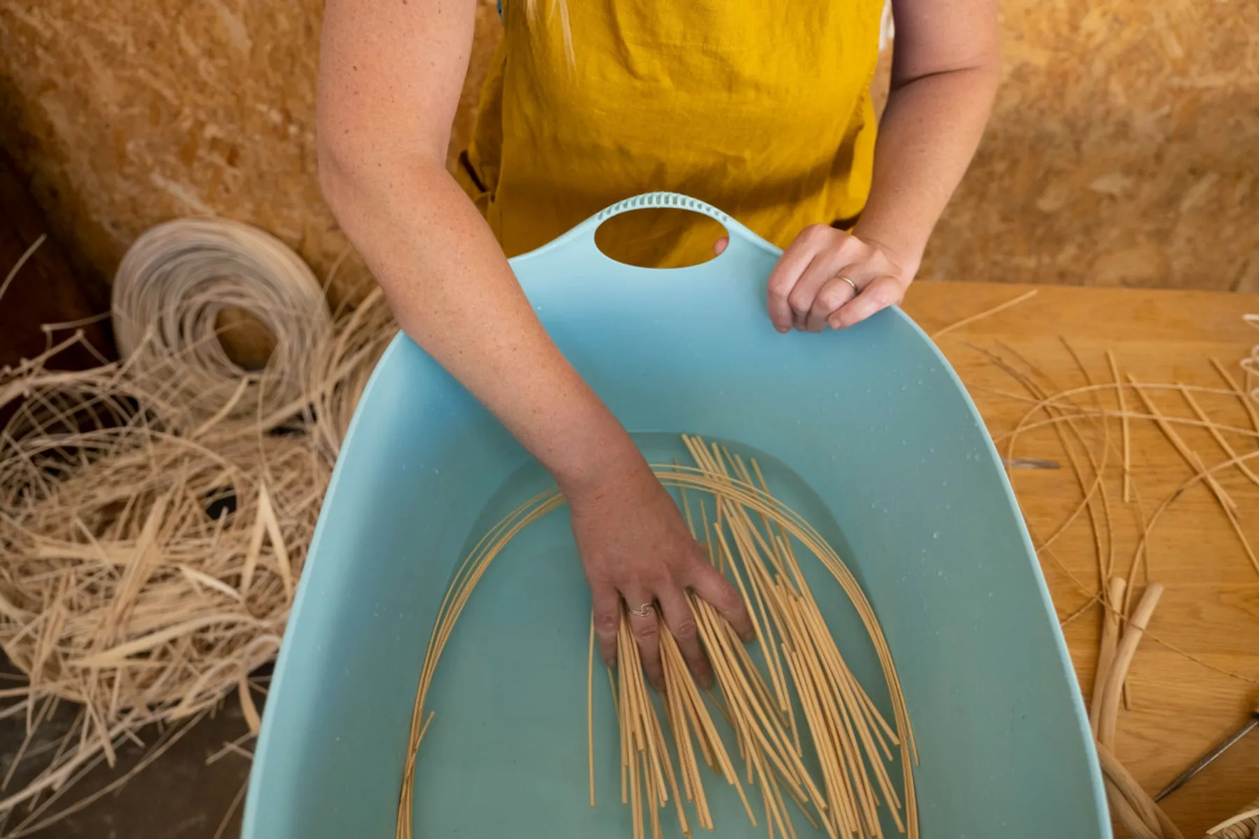 Réalisez votre miroir mural en vannerie de rotin - Image n°1 - Wecandoo