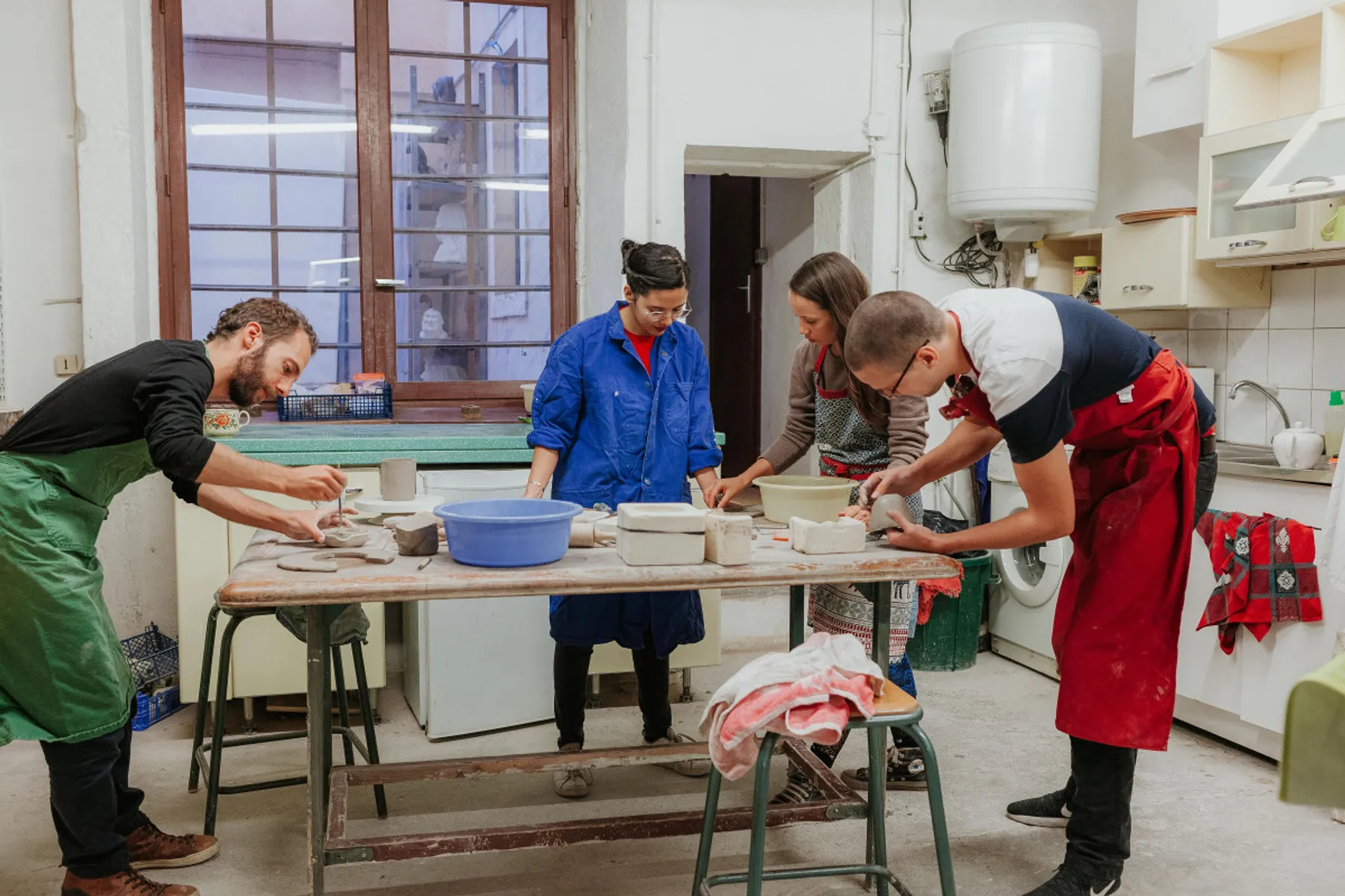 Modelez vos pots de fleurs en céramique - Image n°2 - Wecandoo
