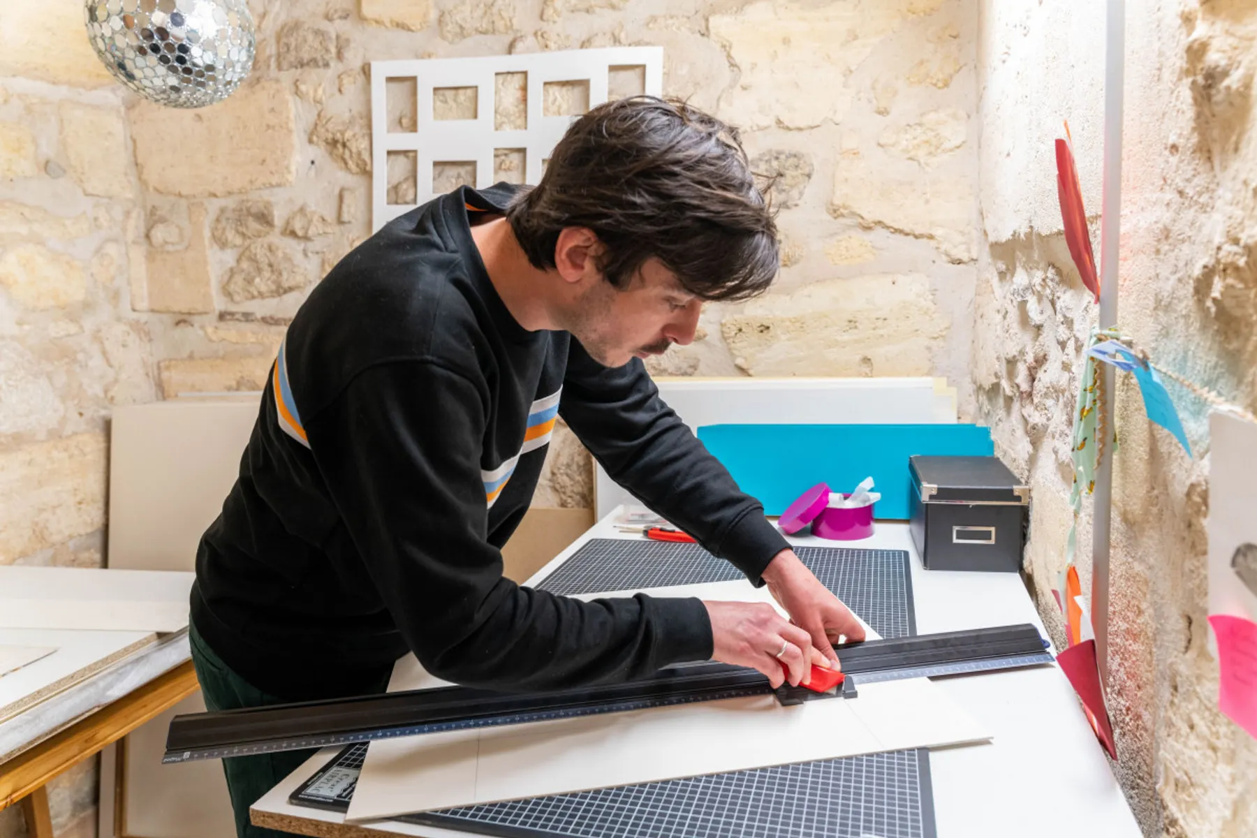 Apprenez à restaurer une oeuvre et à l'encadrer - Afbeelding nr. 3 - Wecandoo