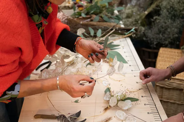 Créez votre couronne de fleurs séchées - Image n°1 - Wecandoo