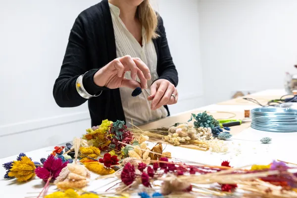 Créez votre miroir en fleurs séchées - Image n°3 - Wecandoo