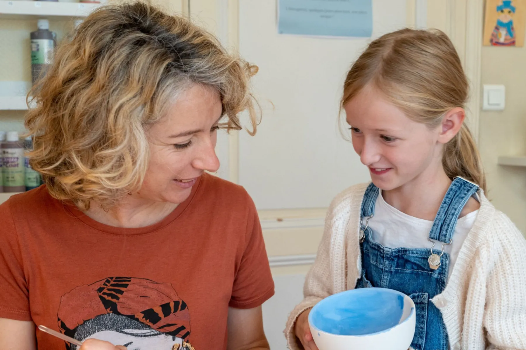 Découvrez la peinture sur céramique en famille - Image n°3 - Wecandoo