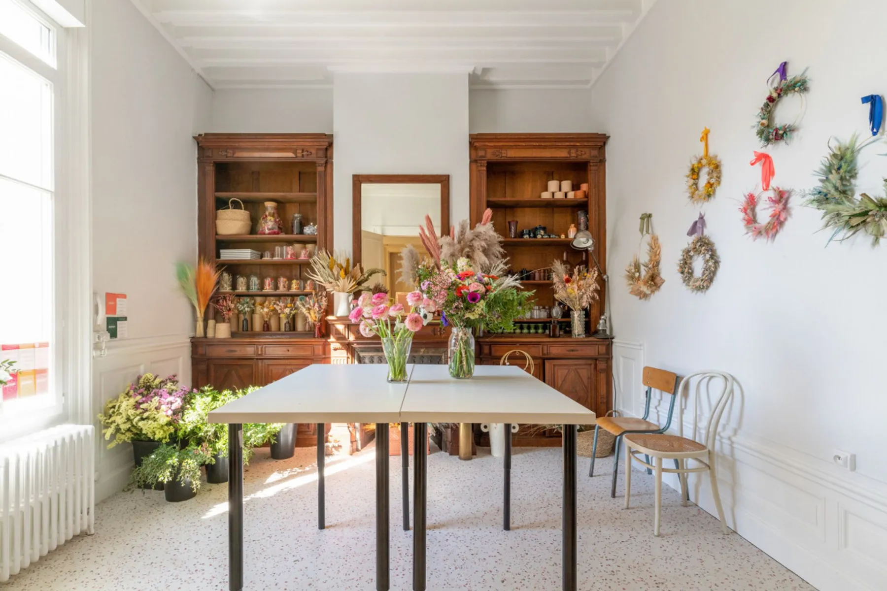 Décorez votre initiale avec des fleurs en duo avec votre enfant - Image n°1 - Wecandoo