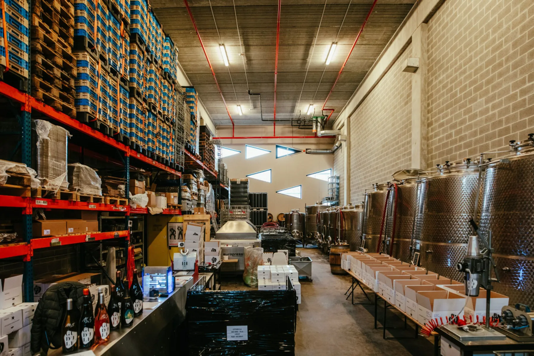 Dégustez des vins bio et bruxellois dans un chai urbain avec Thierry, artisan vinificateur - Image n°1 - Wecandoo