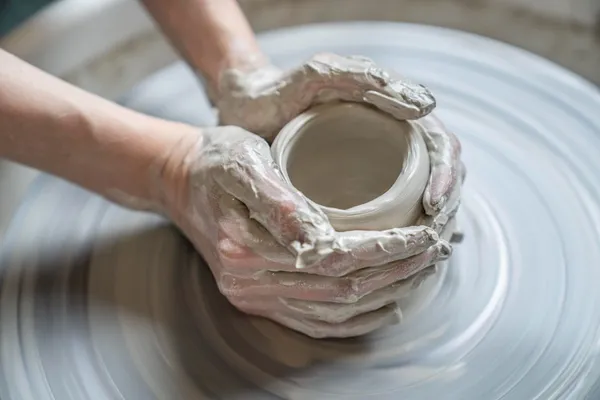 Initiez-vous au tour de potier sur une journée - Image n°2 - Wecandoo