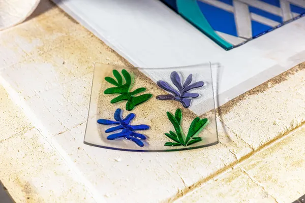 Créez votre plat en verre en hommage à Matisse - Image n°3 - Wecandoo