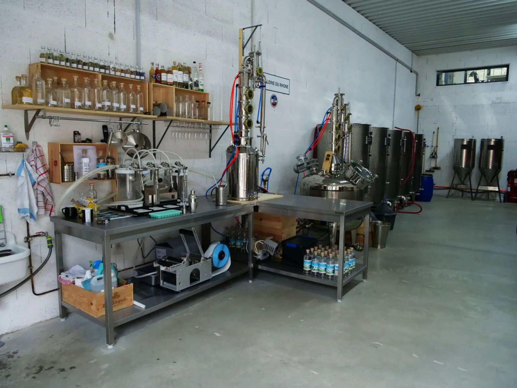 Visitez une distillerie et dégustez le gin sous toutes ses formes - Image n°1 - Wecandoo